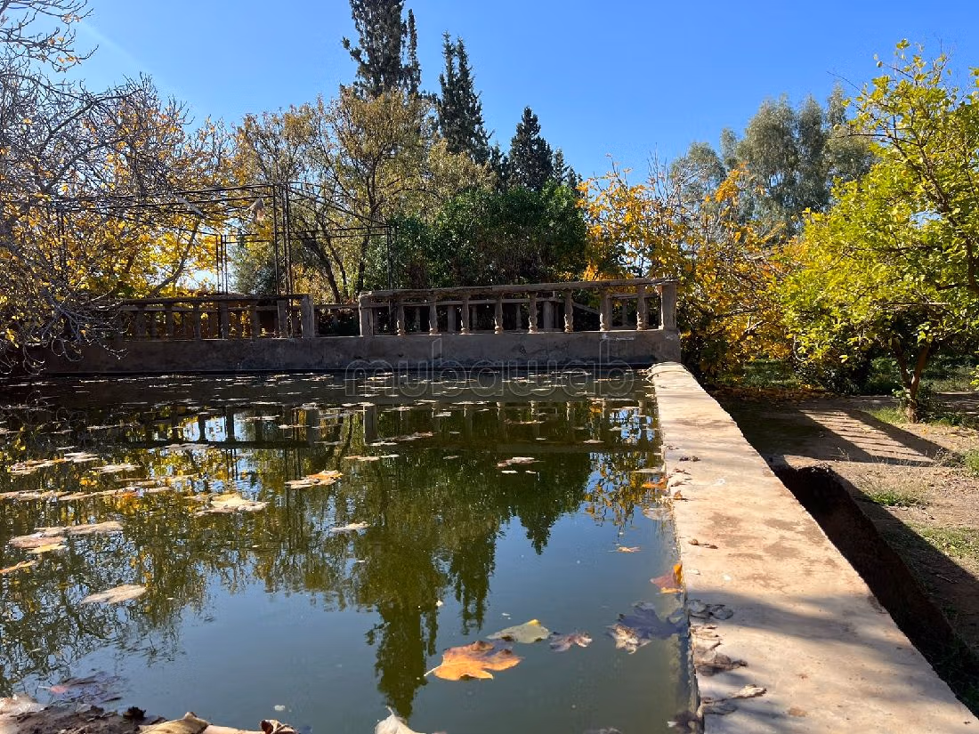 Te koop: boerderijen in Route de l'Ourika. Totale oppervlakte 20000 m². 