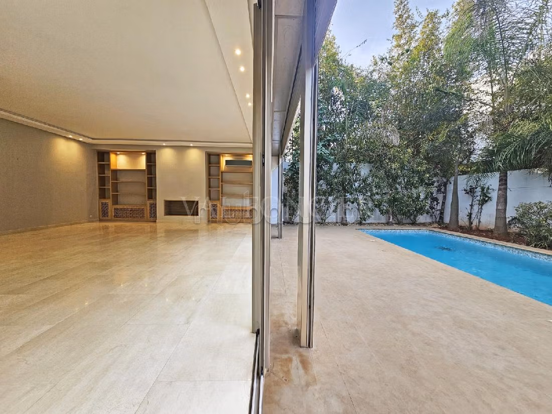 Maestosa residenza di lusso in affitto. 4 camere da letto. Camino e piscina. 