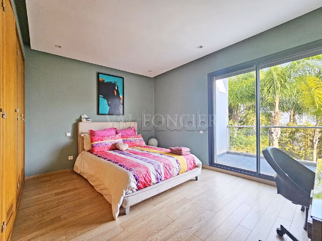 فيلا رائعة للبيع ببوسكورة. المساحة الإجمالية 640 م². مفروشة