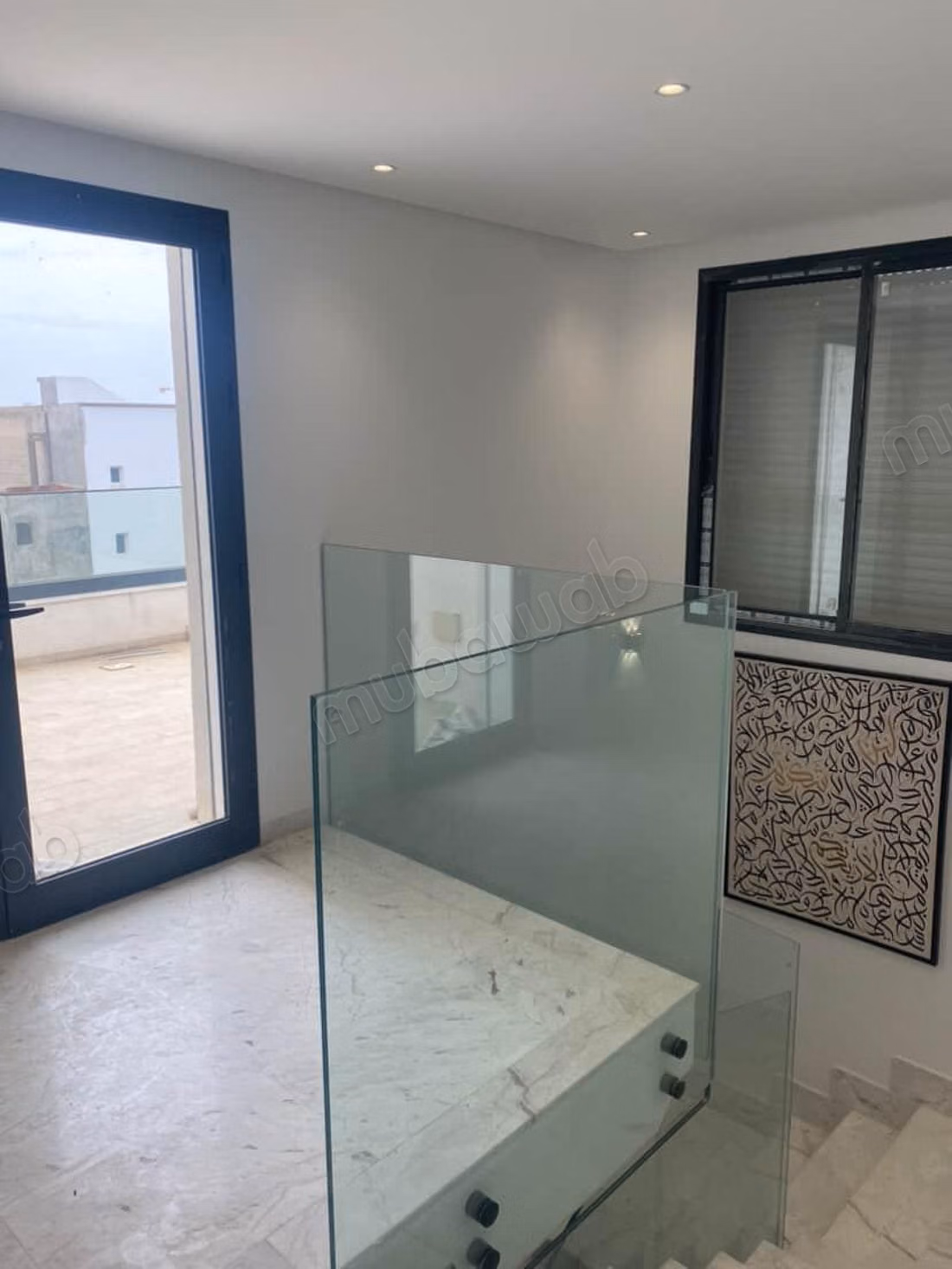 A louer un beau duplex meublé jamais habité au jardin de carthage très b