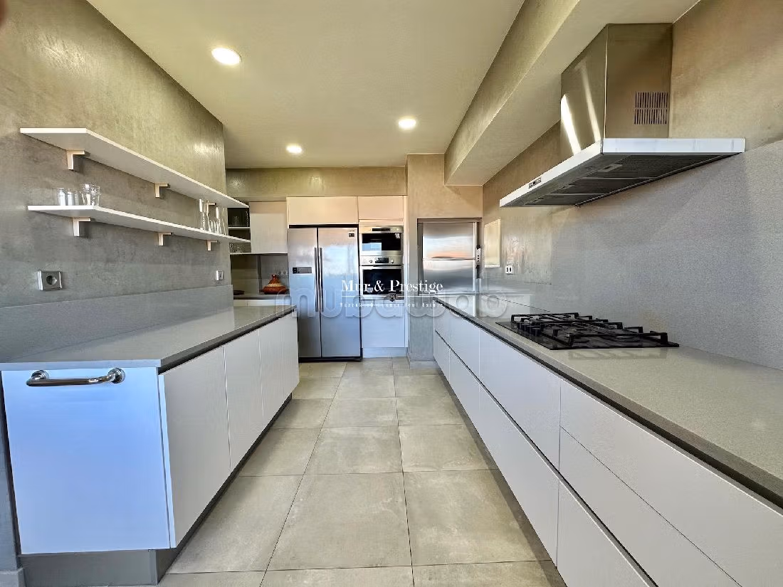 فيلا رائعة للبيع بماجوريل. 3 غرف ممتازة. مع المرآب والمصعد. 