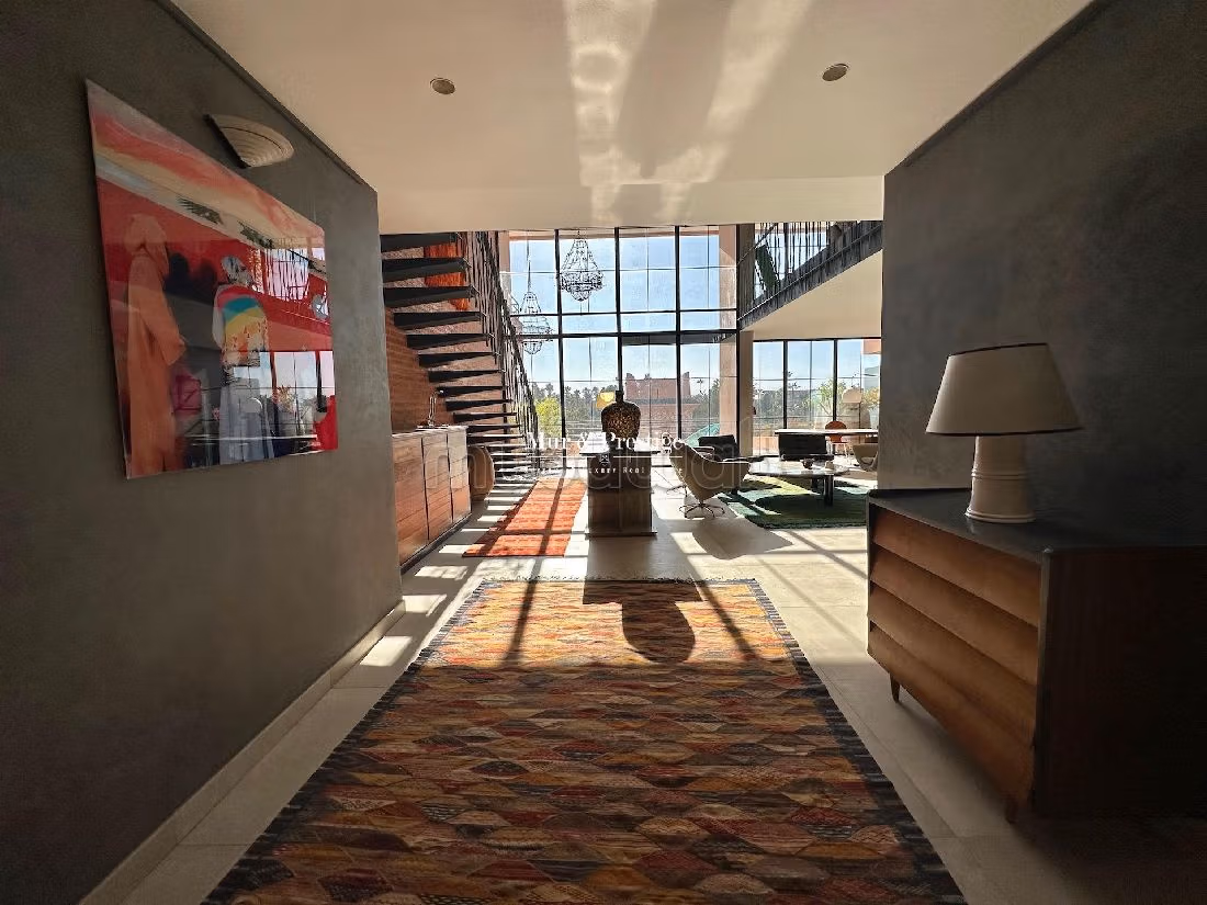 فيلا رائعة للبيع بماجوريل. 3 غرف ممتازة. مع المرآب والمصعد. 