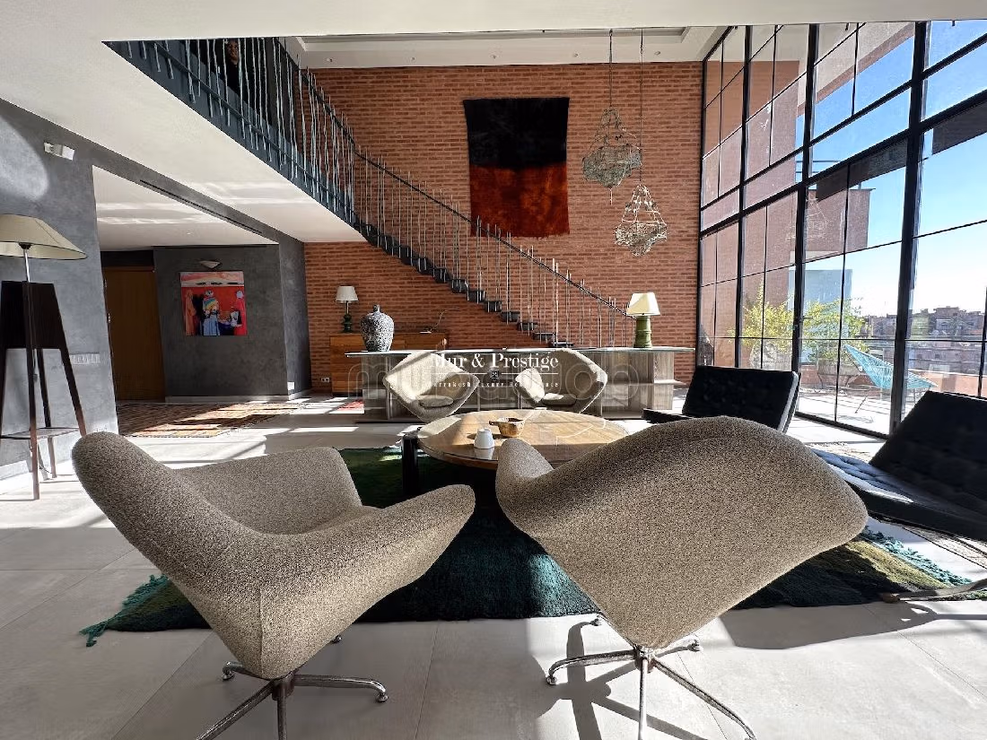 فيلا رائعة للبيع بماجوريل. 3 غرف ممتازة. مع المرآب والمصعد. 