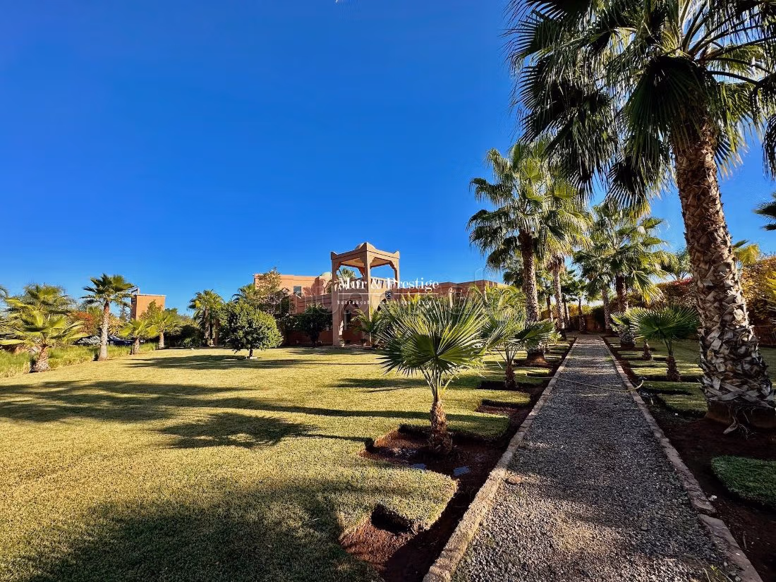 Villa's en luxe woningen om te kopen in Route de Fez. 6 Kamers. Met airconditioning