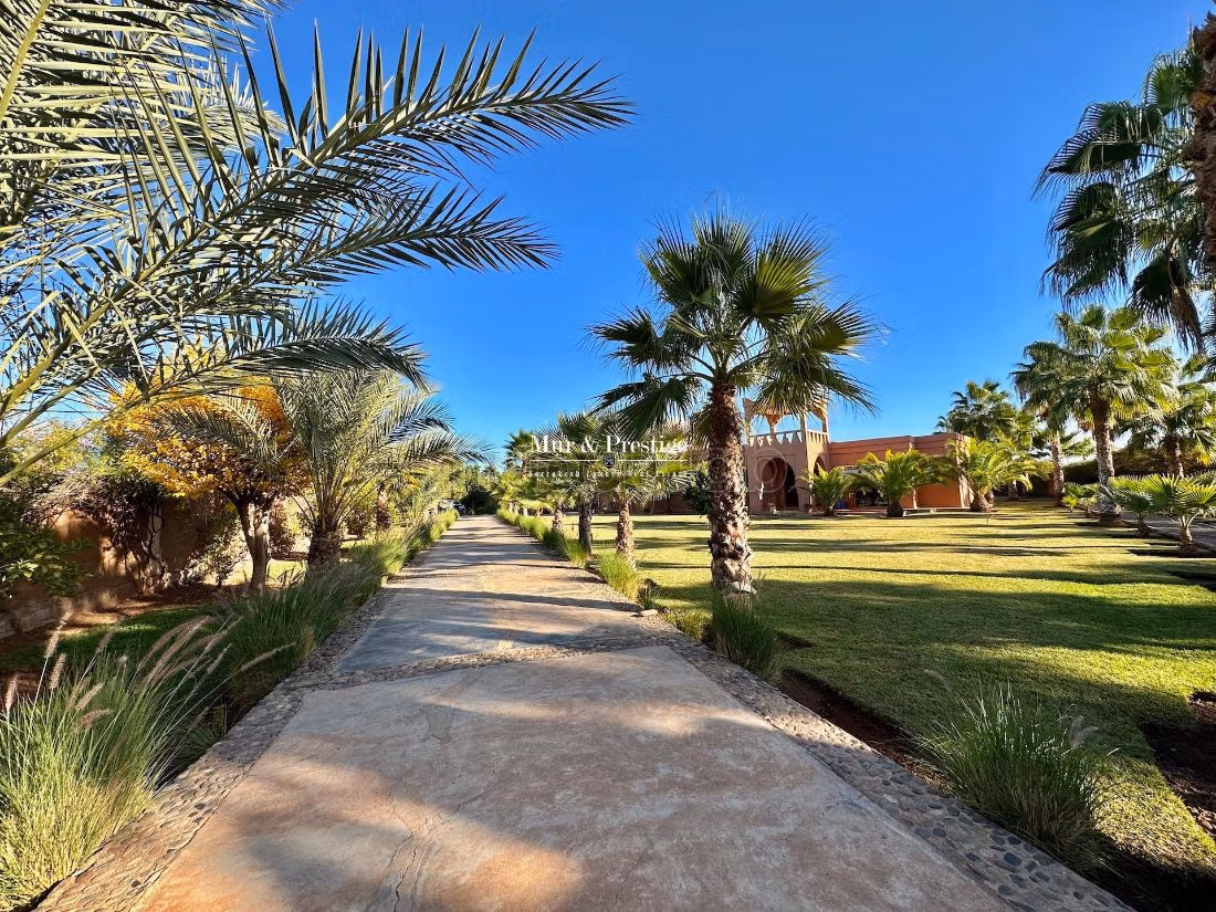 Villa's en luxe woningen om te kopen in Route de Fez. 6 Kamers. Met airconditioning