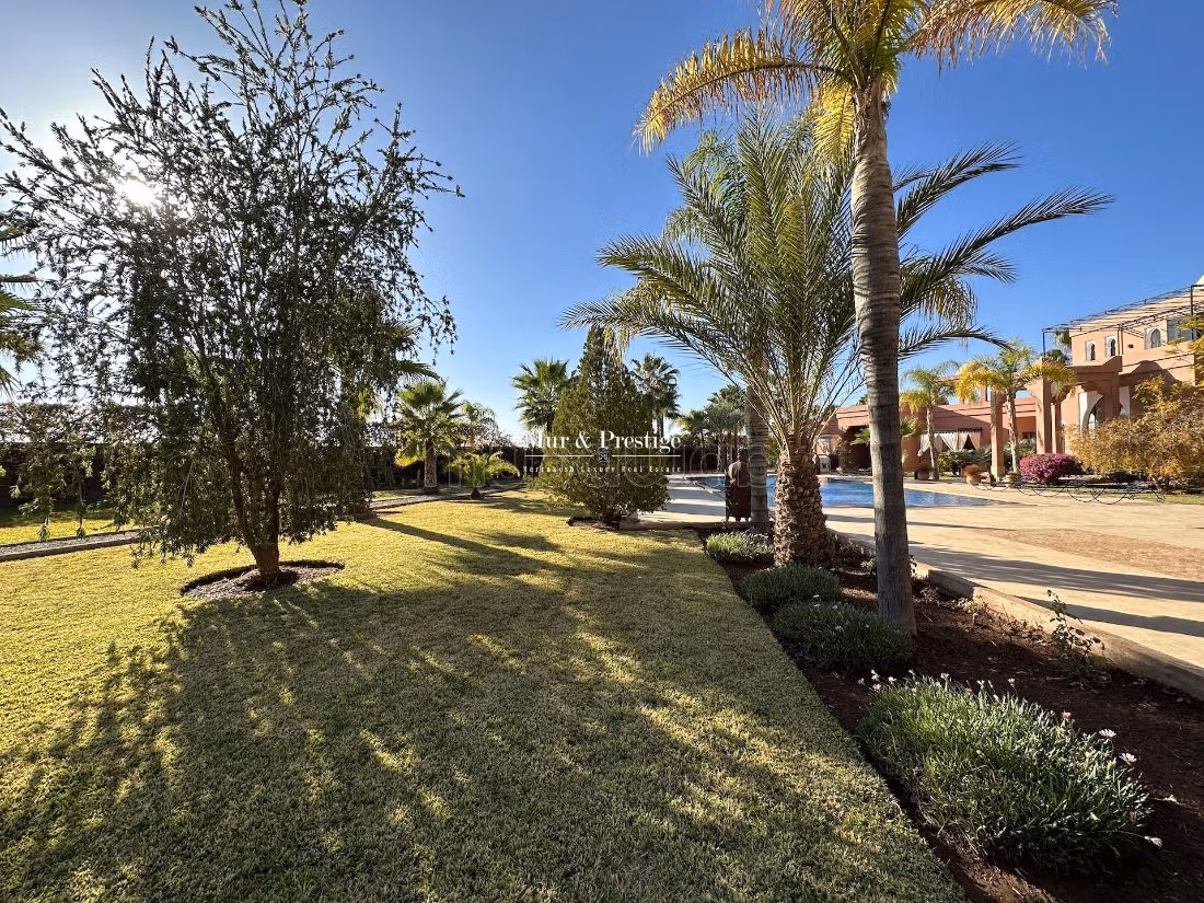 Villa's en luxe woningen om te kopen in Route de Fez. 6 Kamers. Met airconditioning