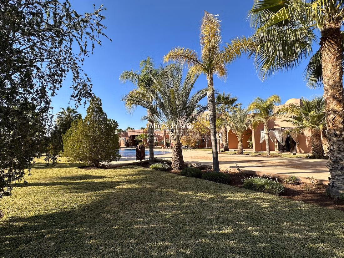 Villa's en luxe woningen om te kopen in Route de Fez. 6 Kamers. Met airconditioning