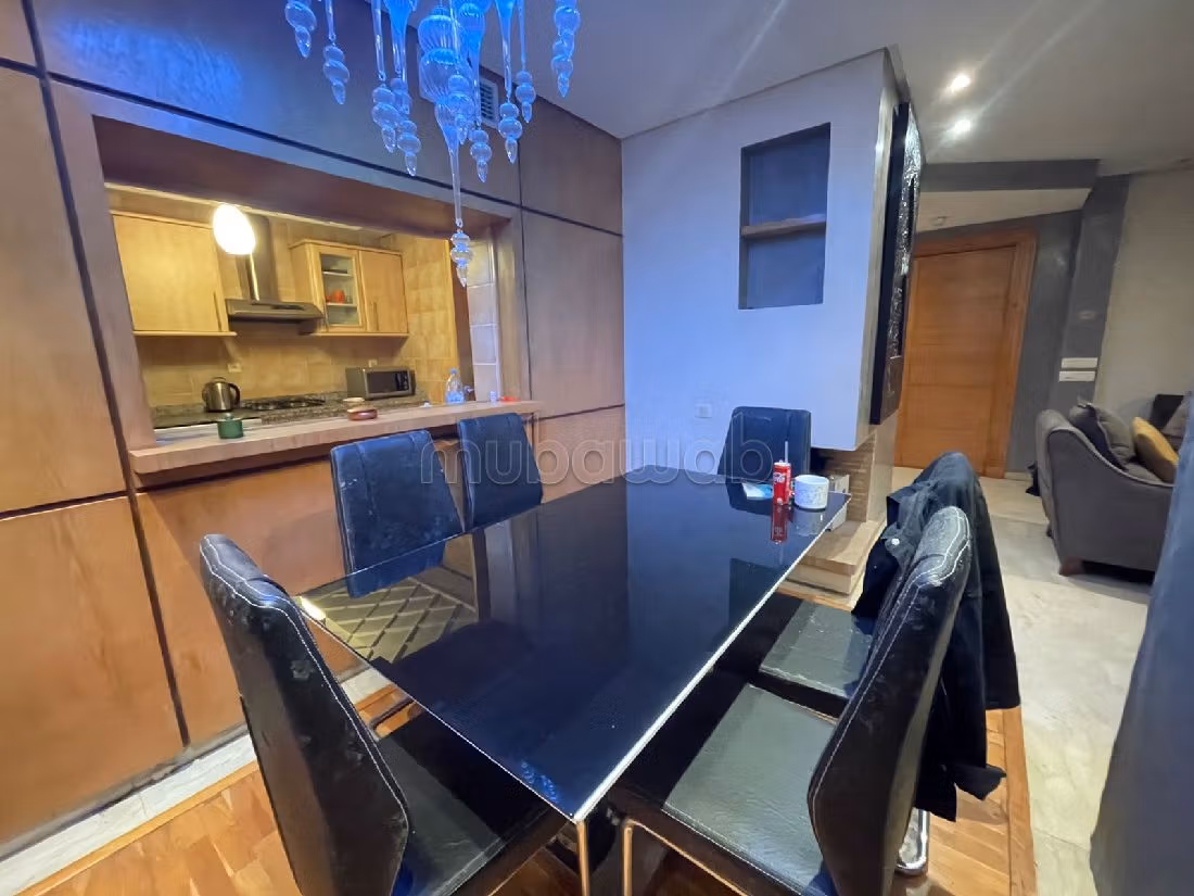 Se vende piso en Maârif. 4 habitaciones. Ascensor y terraza. 