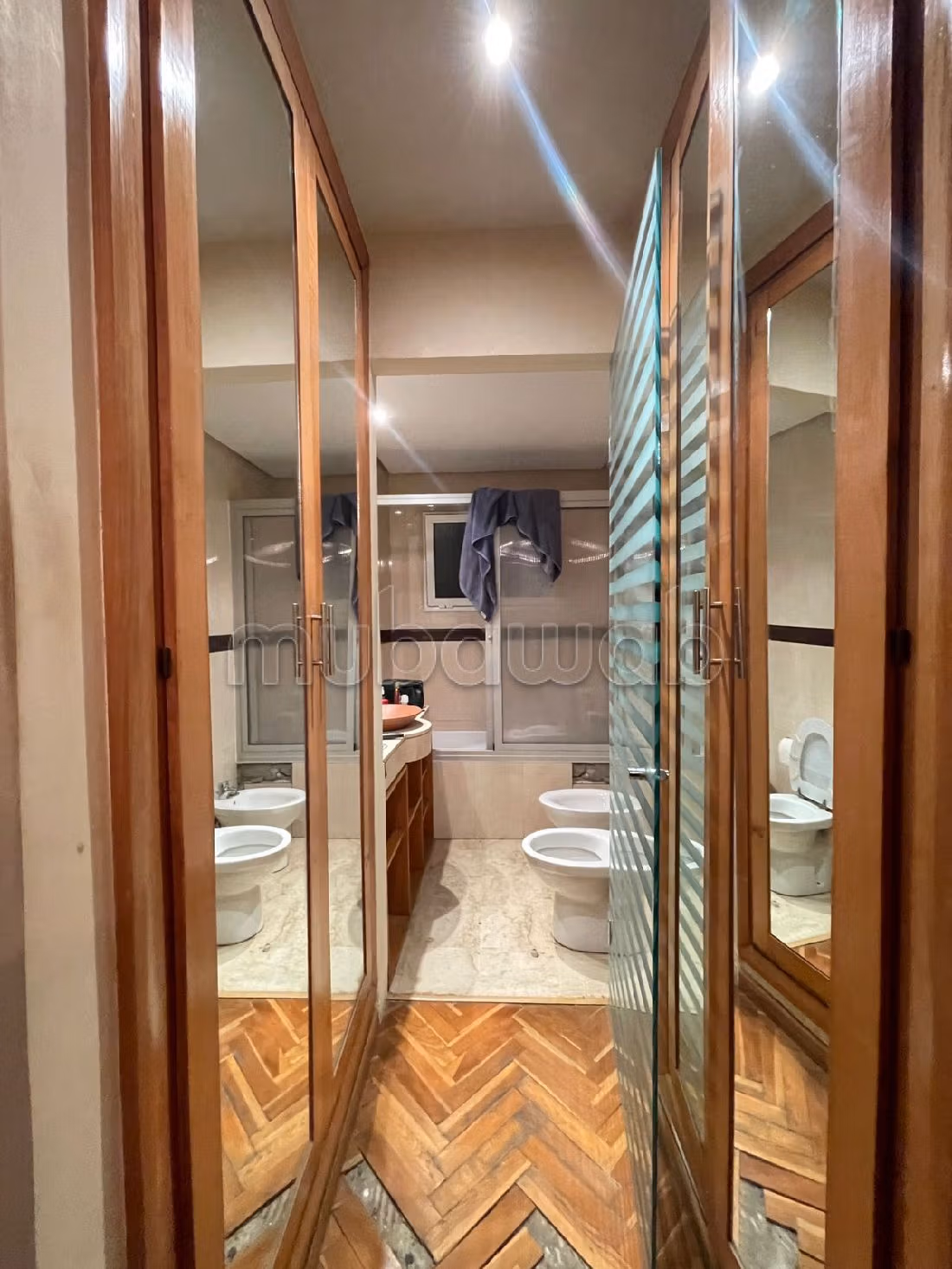 Se vende piso en Maârif. 4 habitaciones. Ascensor y terraza. 