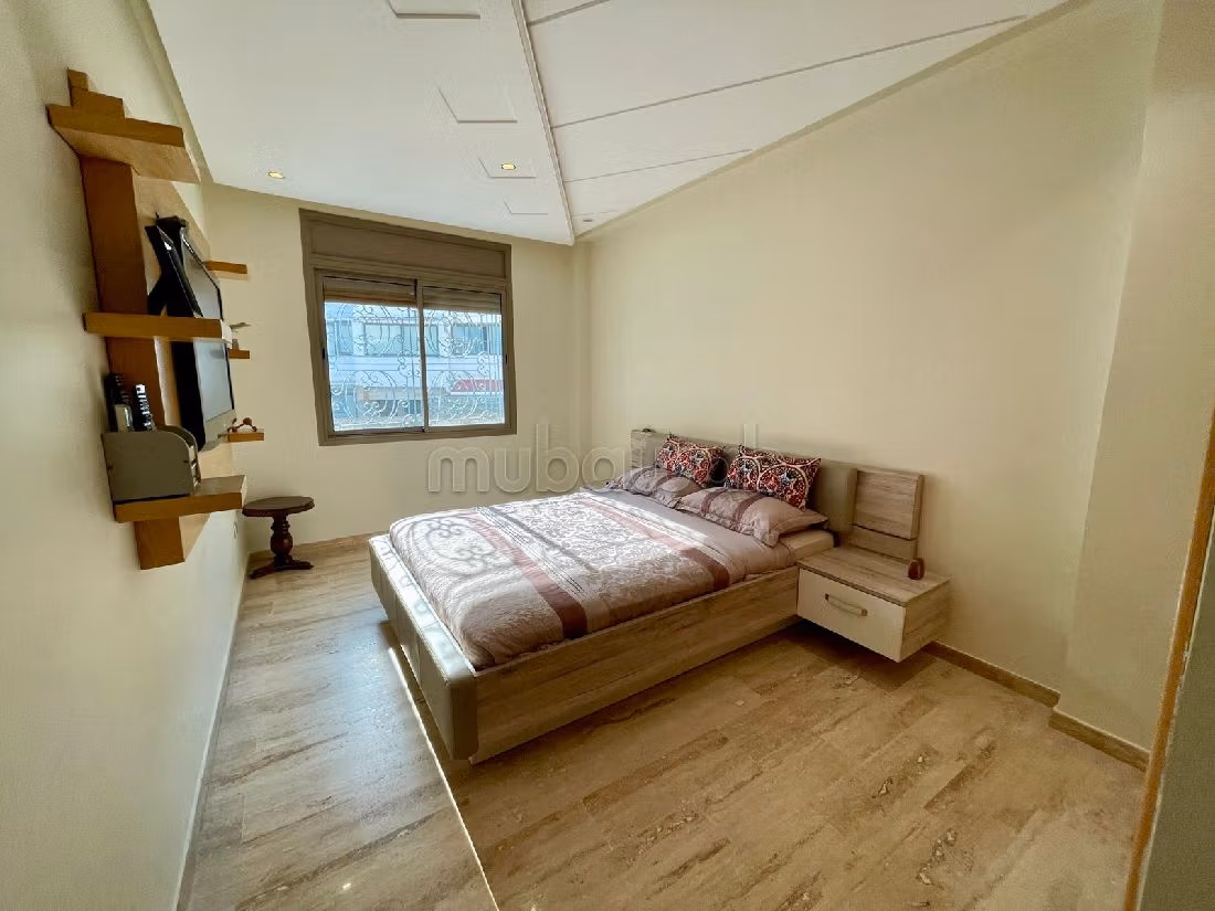 Se vende piso en Maârif. 4 habitaciones. Ascensor y terraza. 