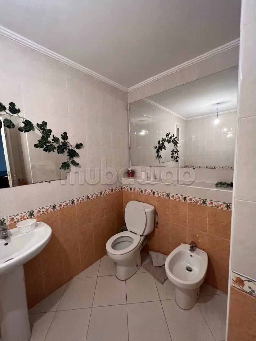 Appartamento in affitto a Castilla. Superficie totale 118 m². ammobiliato. 