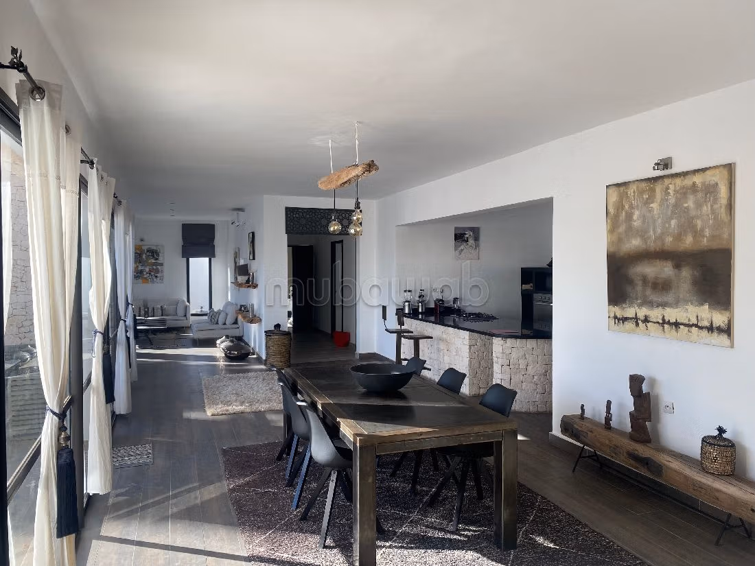 Huizen om te kopen in Arrière Pays. Oppervlakte 320 m². Volledig gemeubileerd