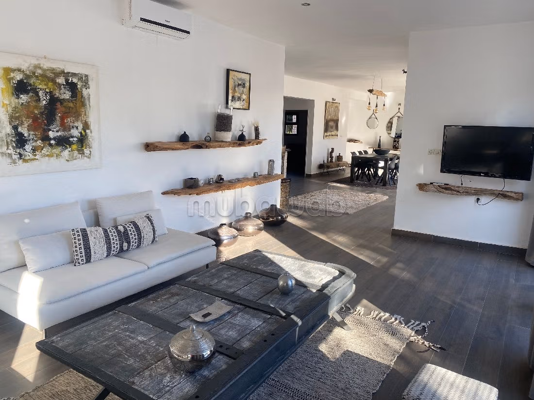 Huizen om te kopen in Arrière Pays. Oppervlakte 320 m². Volledig gemeubileerd