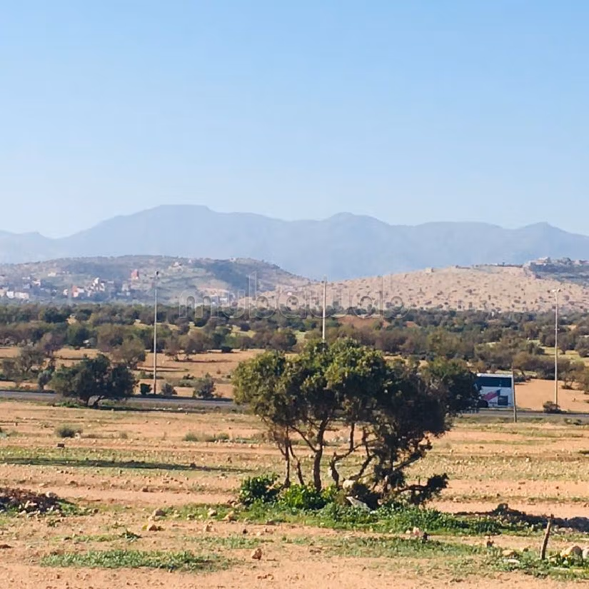 Eccezionale villa in vendita. Superficie di 300 m². Salone in stile marocchino e antenna parabolica