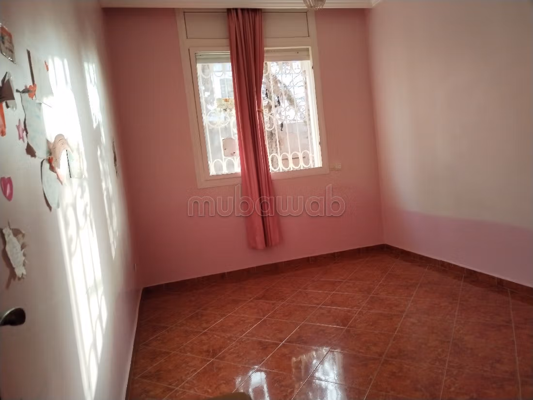 Eccezionale villa in vendita. Superficie di 300 m². Salone in stile marocchino e antenna parabolica