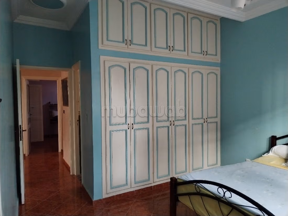 Eccezionale villa in vendita. Superficie di 300 m². Salone in stile marocchino e antenna parabolica