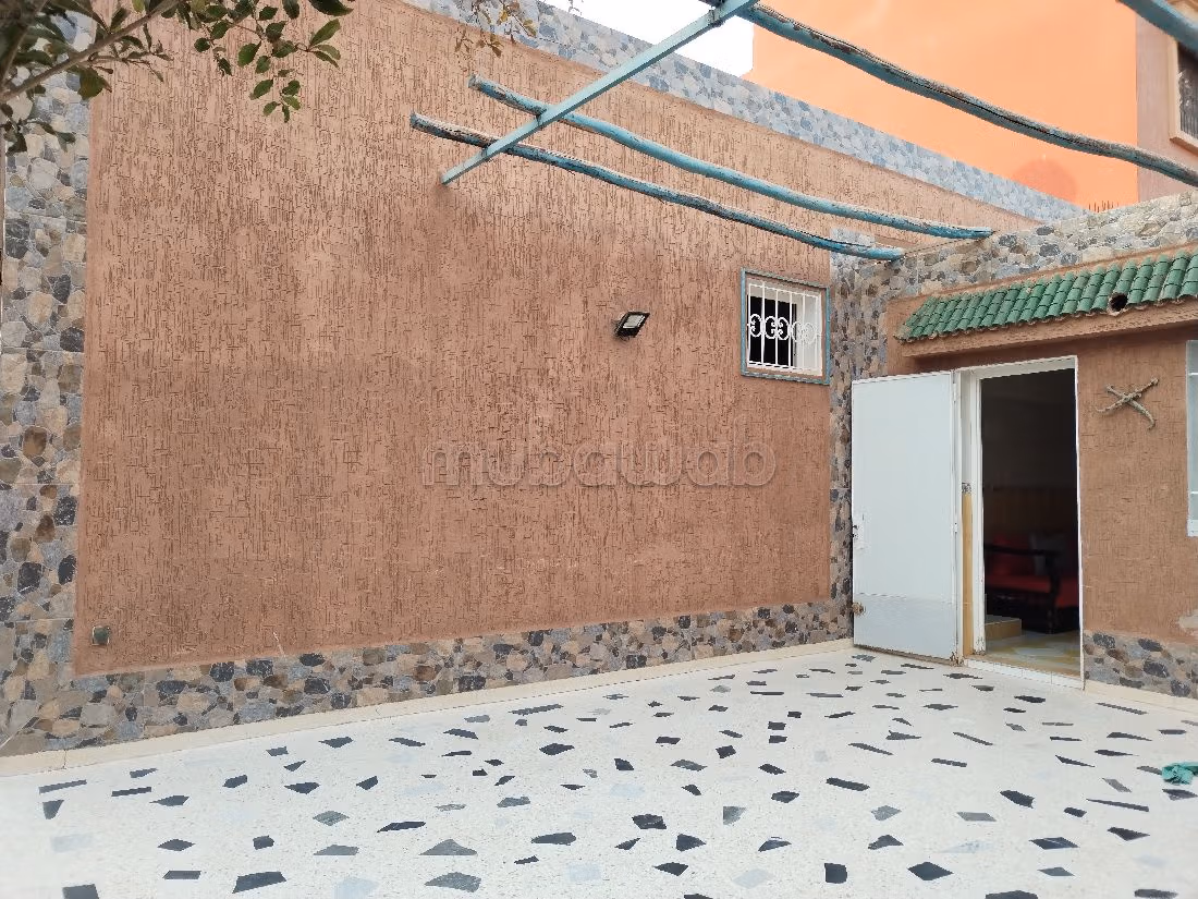 Eccezionale villa in vendita. Superficie di 300 m². Salone in stile marocchino e antenna parabolica