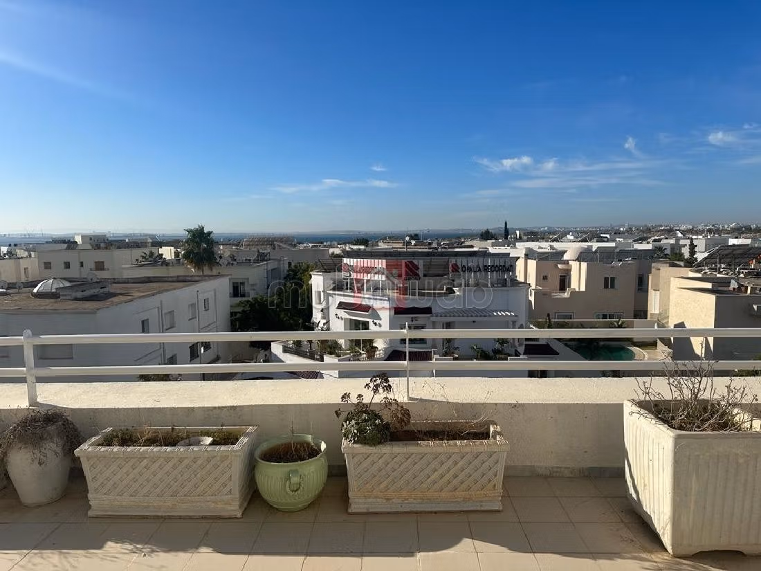 Vendita di un bell'appartamento. Superficie 201 m². Posto auto e terrazzo