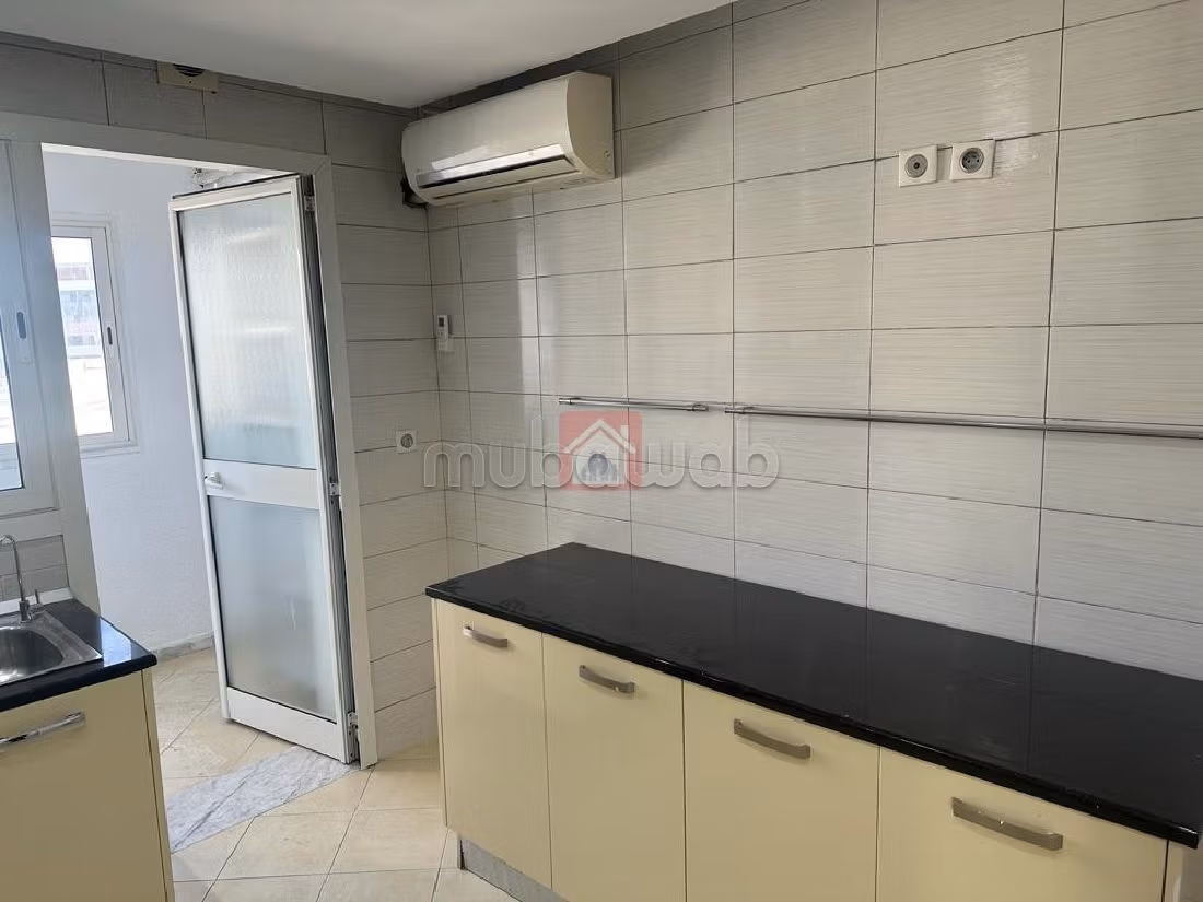 Vendita di un bell'appartamento. Superficie 201 m². Posto auto e terrazzo