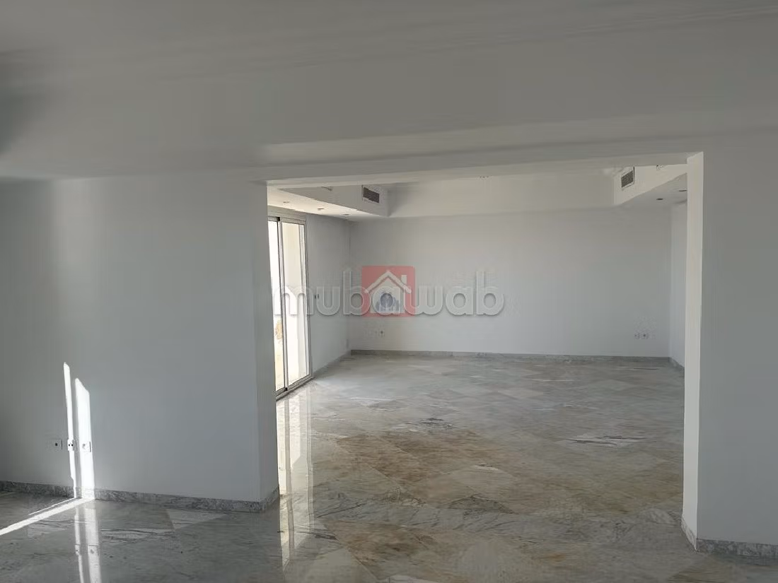 Vendita di un bell'appartamento. Superficie 201 m². Posto auto e terrazzo
