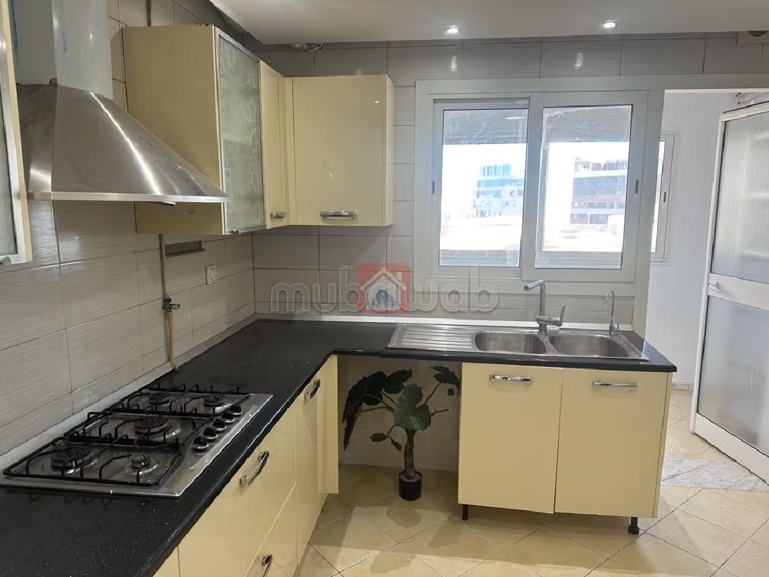 Vendita di un bell'appartamento. Superficie 201 m². Posto auto e terrazzo