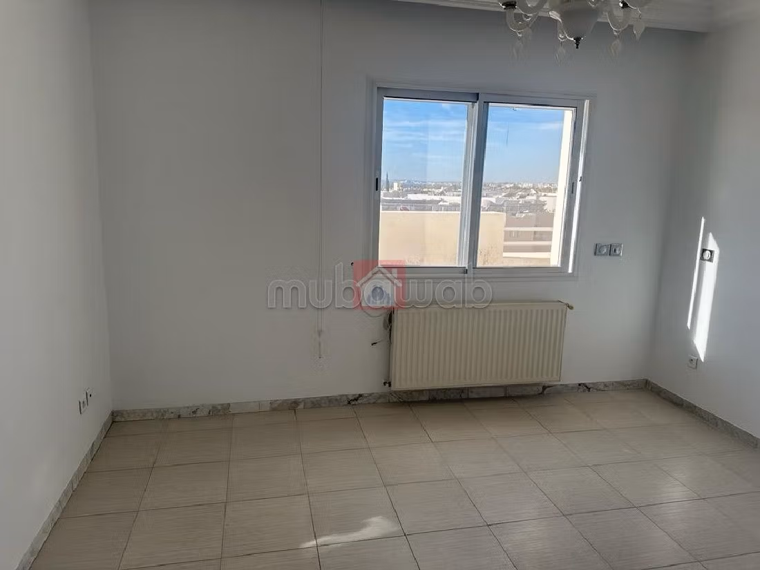 Vendita di un bell'appartamento. Superficie 201 m². Posto auto e terrazzo