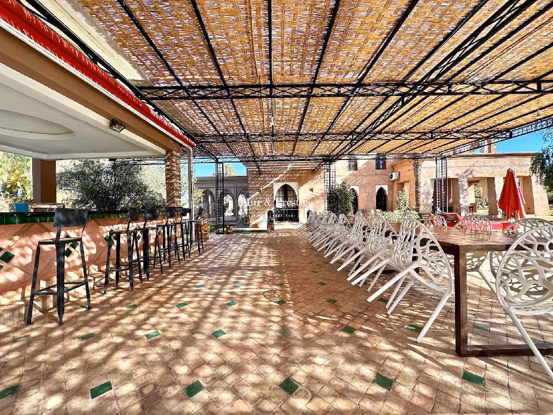 Villa di lusso in vendita a Route de Fez. Superficie totale 1800 m². Con camino e piscina