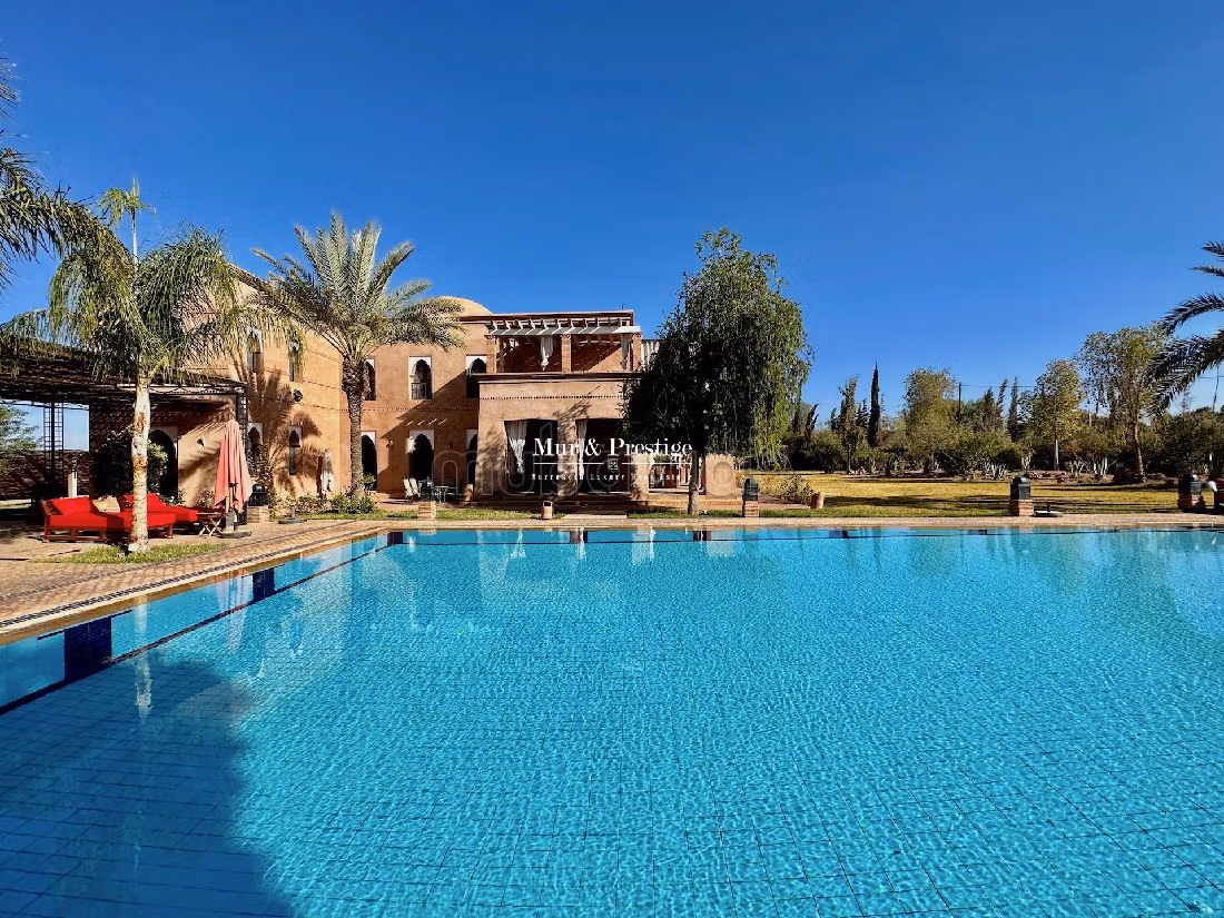 Villa di lusso in vendita a Route de Fez. Superficie totale 1800 m². Con camino e piscina