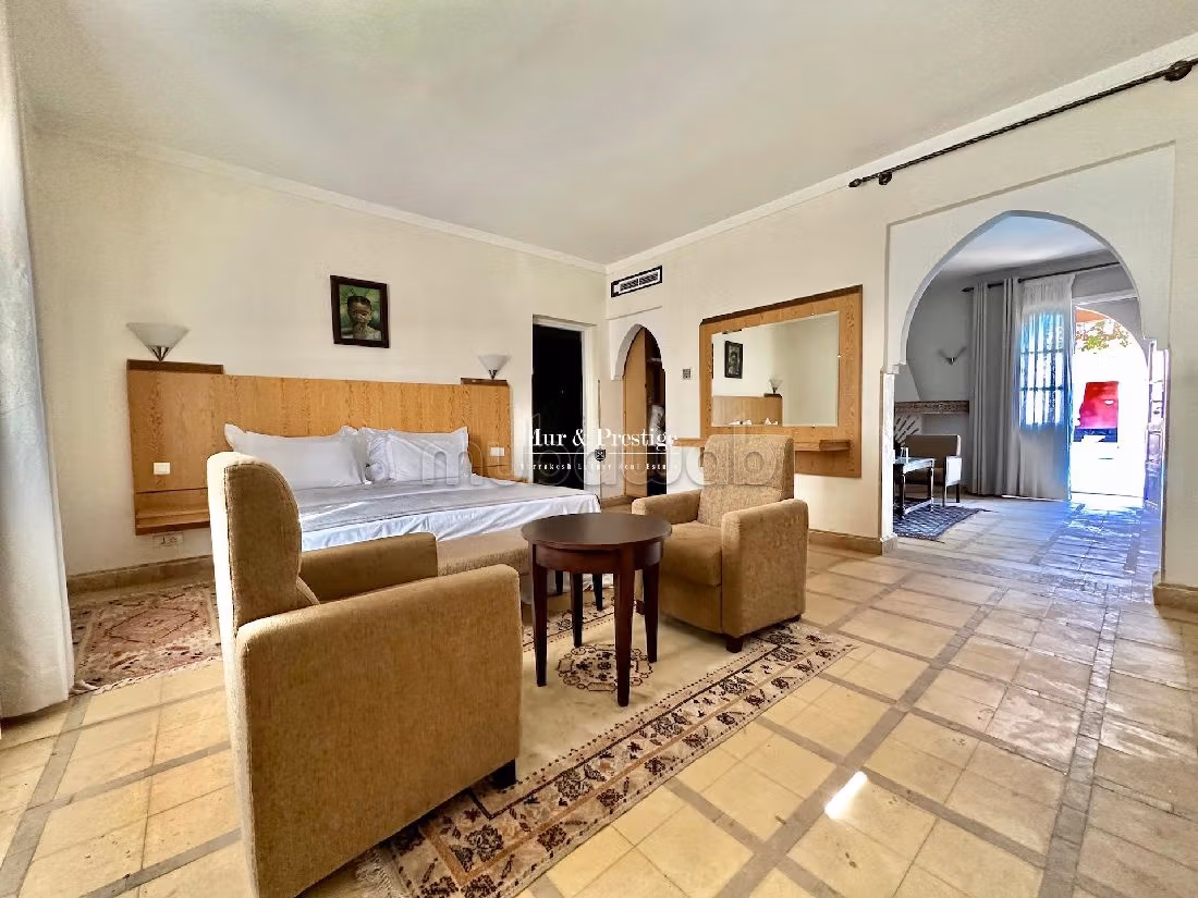Villa di lusso in vendita a Route de Fez. Superficie totale 1800 m². Con camino e piscina