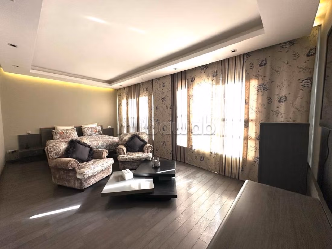 شقة رائعة للايجار بغوثي. المساحة الإجمالية 220 م². مفروشة