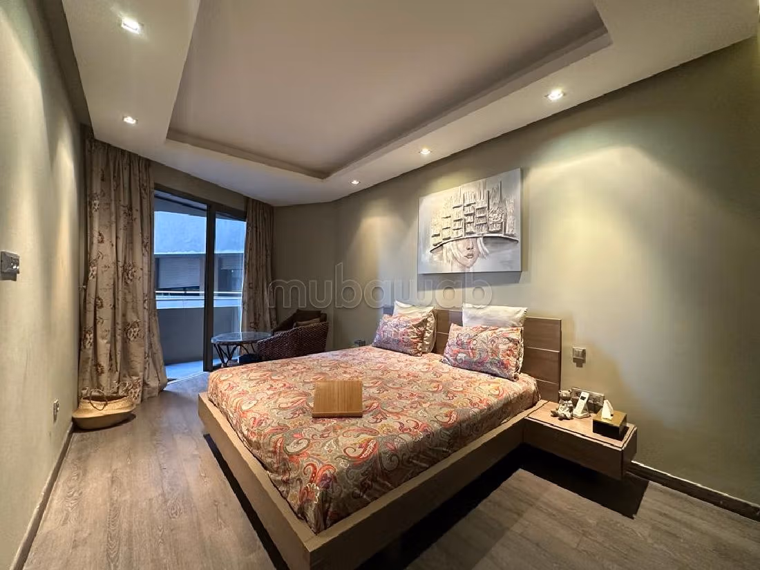 شقة رائعة للايجار بغوثي. المساحة الإجمالية 220 م². مفروشة