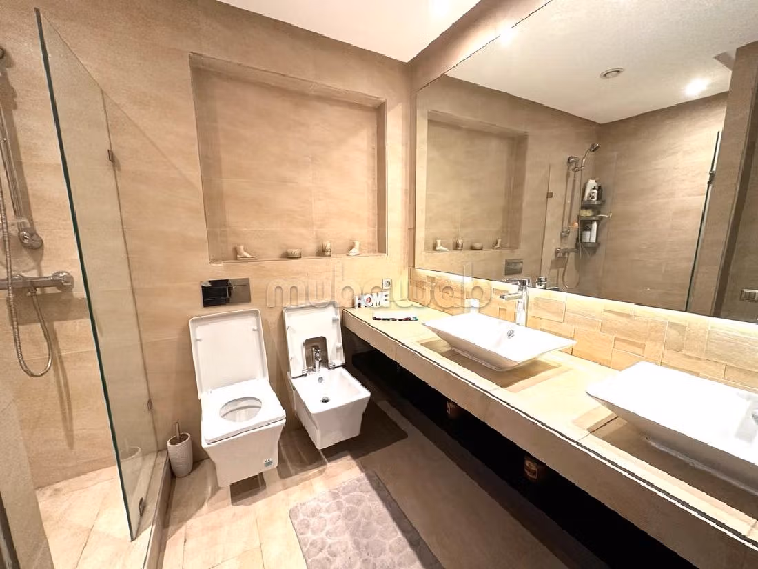 شقة رائعة للايجار بغوثي. المساحة الإجمالية 220 م². مفروشة