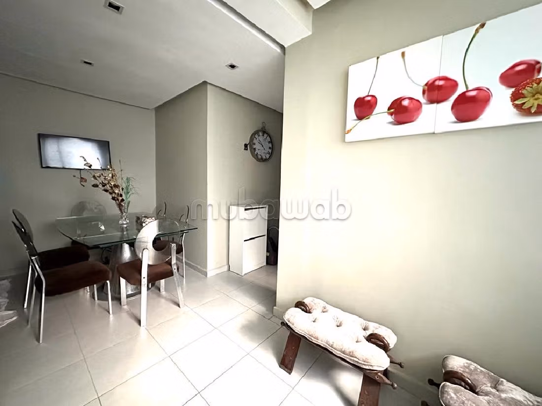 شقة رائعة للايجار بغوثي. المساحة الإجمالية 220 م². مفروشة