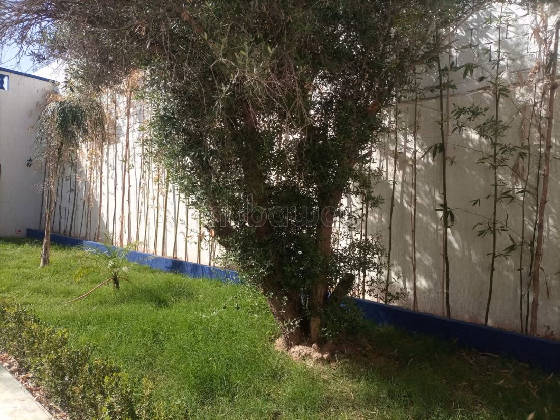 High quality house for sale in Agafay. 4 comfortable rooms. View of the mountains and reinforced door. 