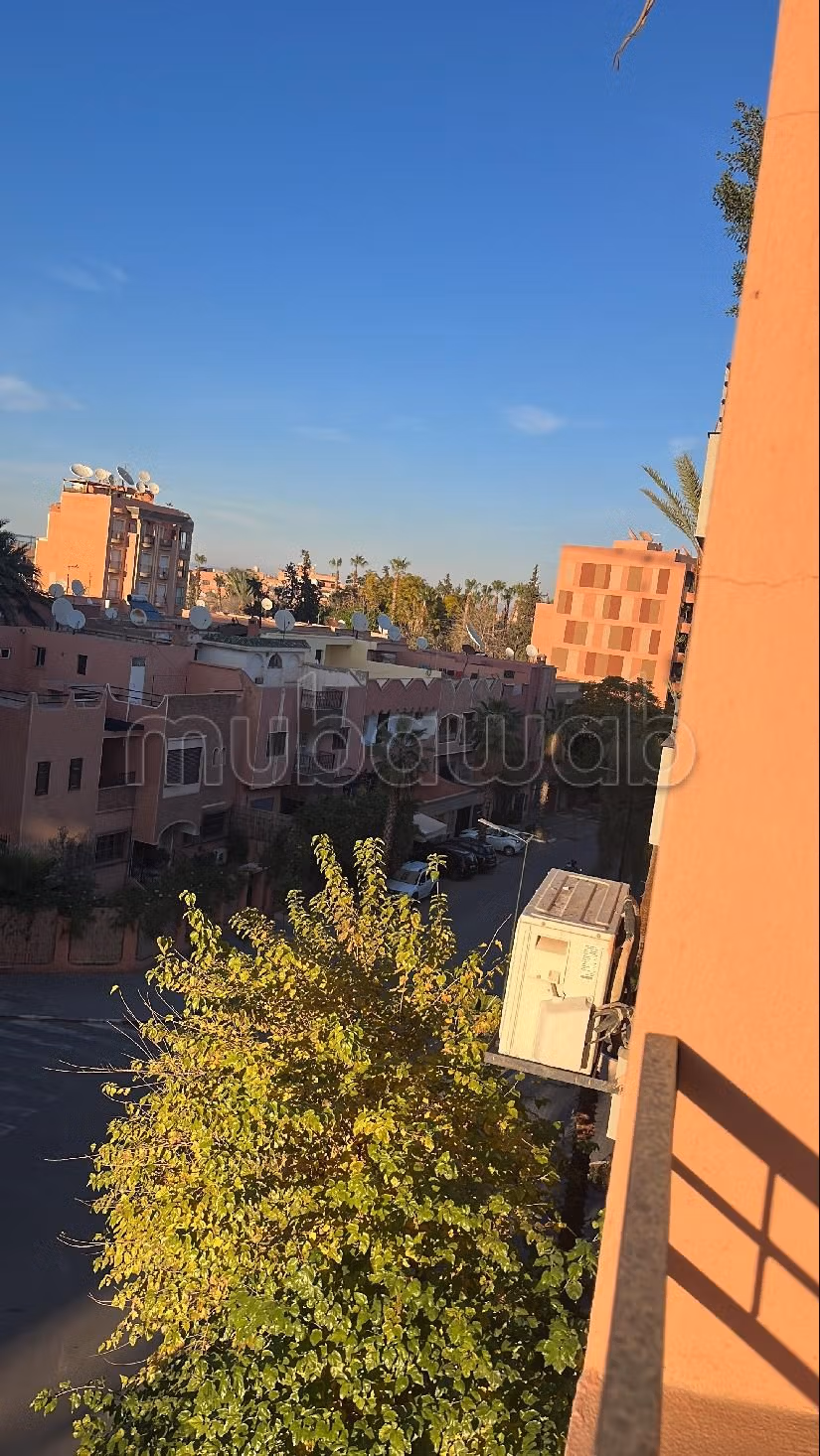 شقة للشراء بماجوريل. 2 غرف. باب متين ، طبق الأقمار الصناعية.