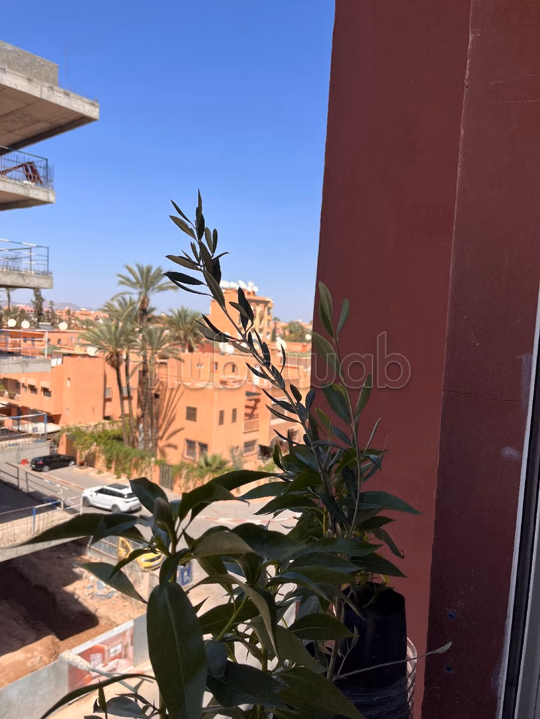 شقة للشراء بماجوريل. 2 غرف. باب متين ، طبق الأقمار الصناعية.