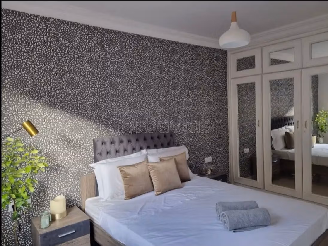 شقة للشراء بماجوريل. 2 غرف. باب متين ، طبق الأقمار الصناعية.