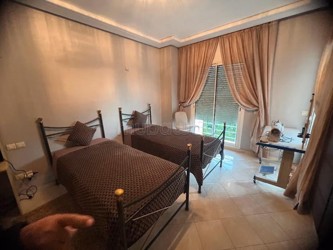 Luxury villa for sale. Total area 520 m². Gardeners, Large terrace.
