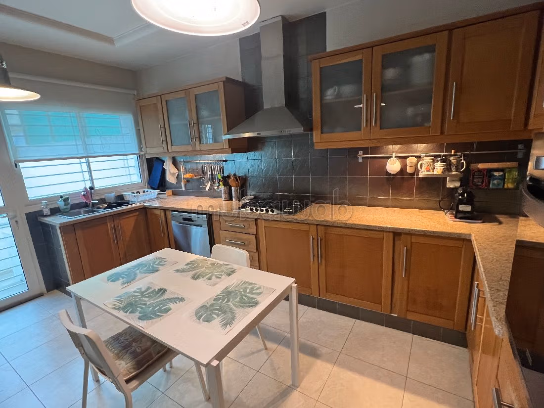 Luxury villa for sale. Total area 520 m². Gardeners, Large terrace.