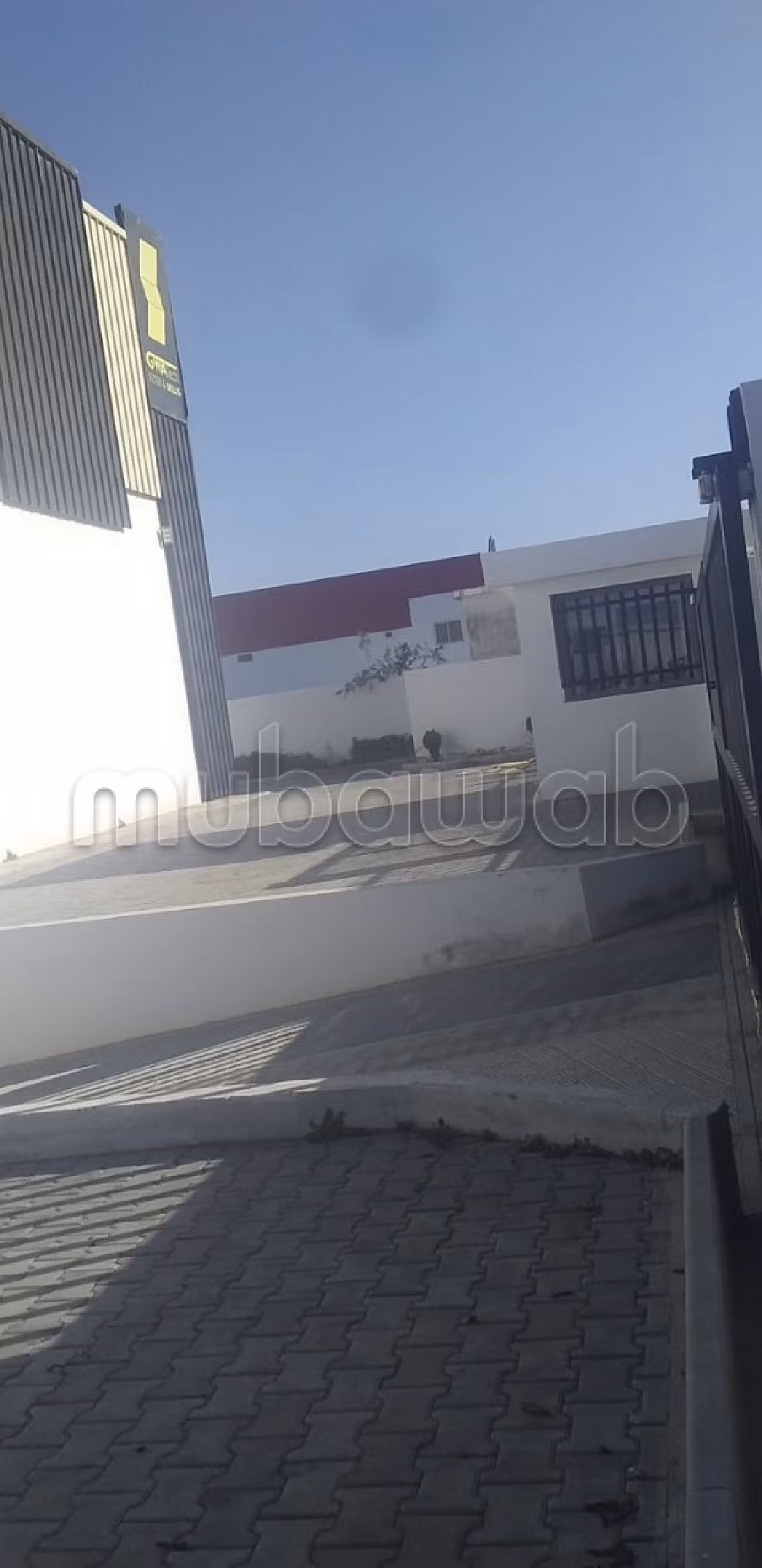 Oficinas y locales comerciales en venta. Dimensión 2000 m². 