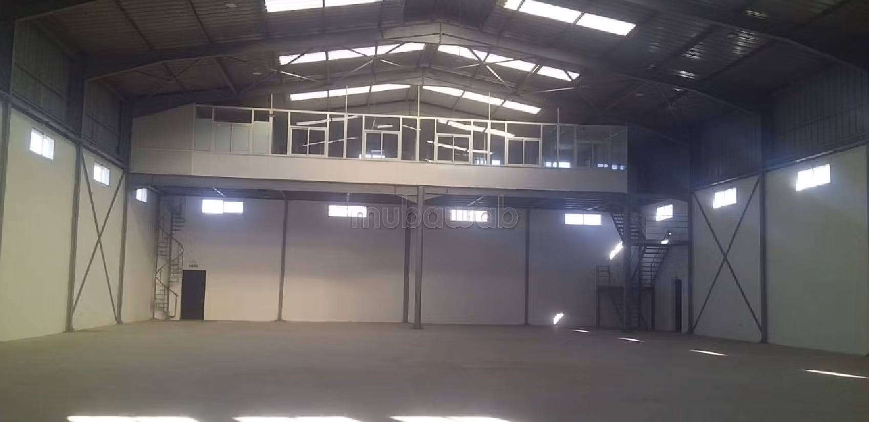 Oficinas y locales comerciales en venta. Dimensión 2000 m². 