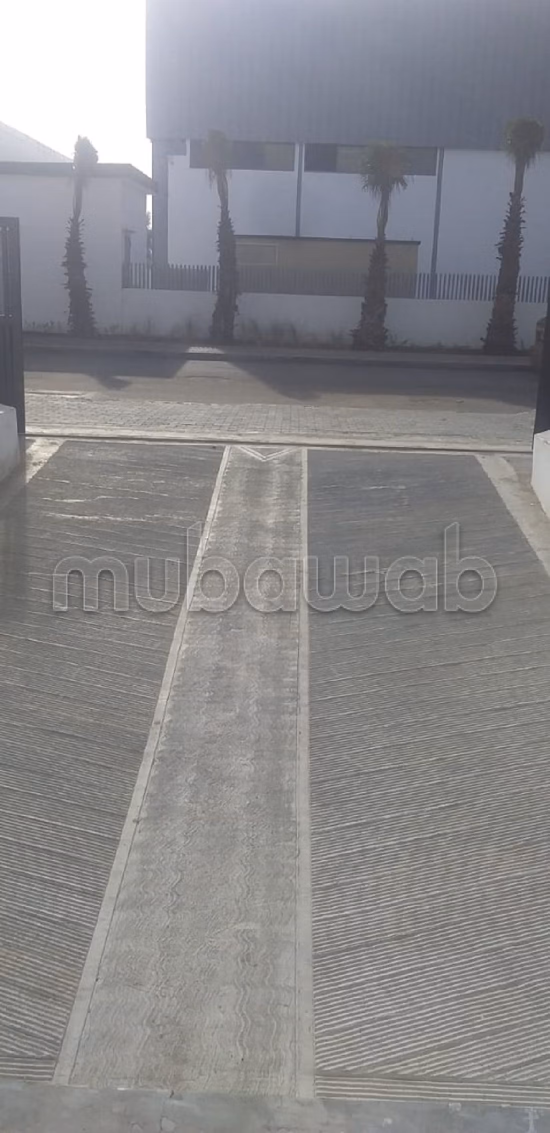 Oficinas y locales comerciales en venta. Dimensión 2000 m². 