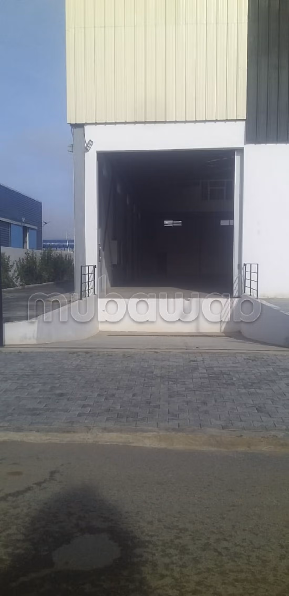 Oficinas y locales comerciales en venta. Dimensión 2000 m². 