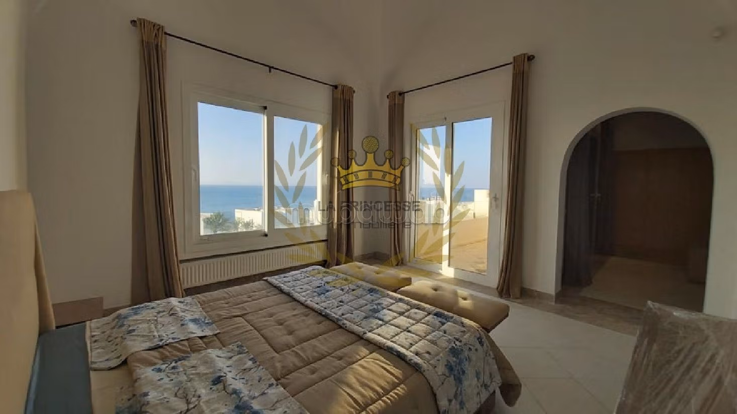 Magnificent villa for rent in Gammarth. 4 lovely rooms. Dressing room. 
