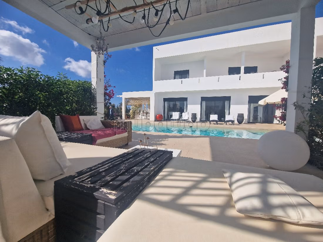 Sublime Villa avec piscine et magnifique jardin avec VNA