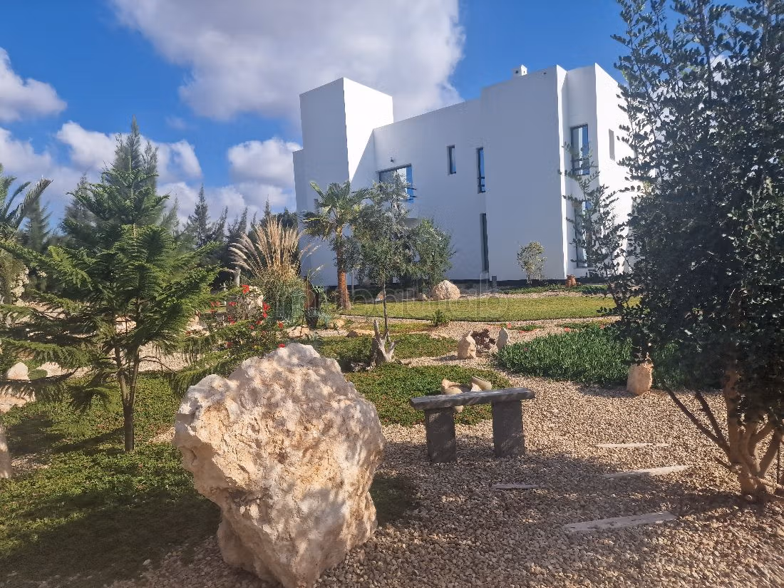 Sublime Villa avec piscine et magnifique jardin avec VNA