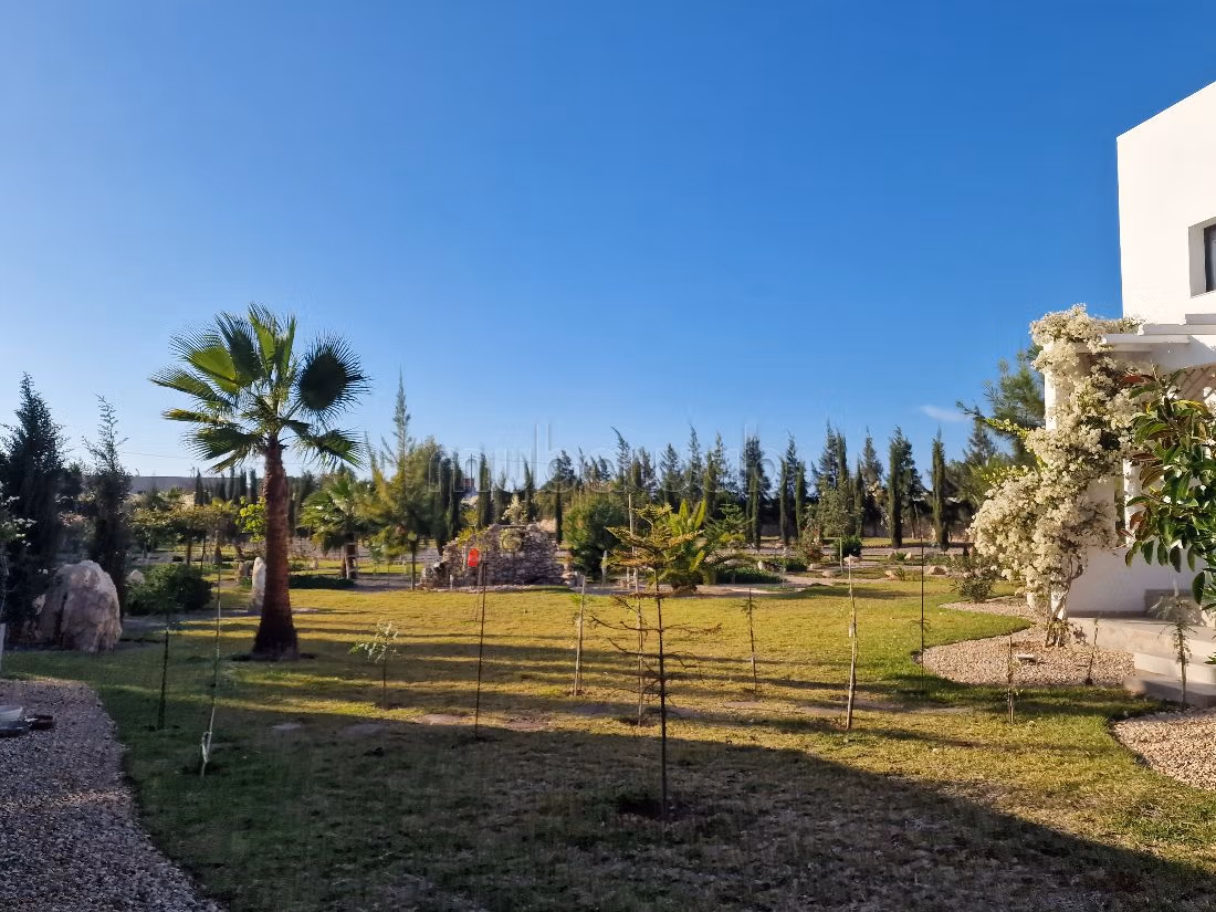 Sublime Villa avec piscine et magnifique jardin avec VNA