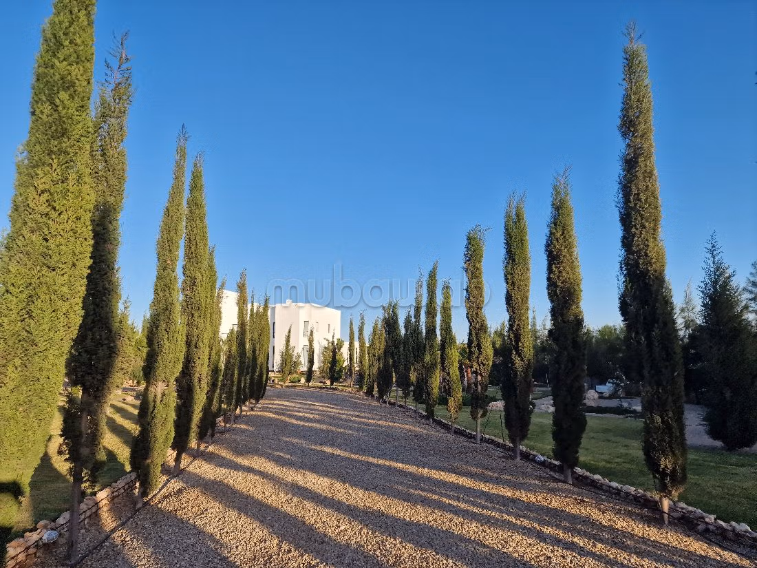 Sublime Villa avec piscine et magnifique jardin avec VNA
