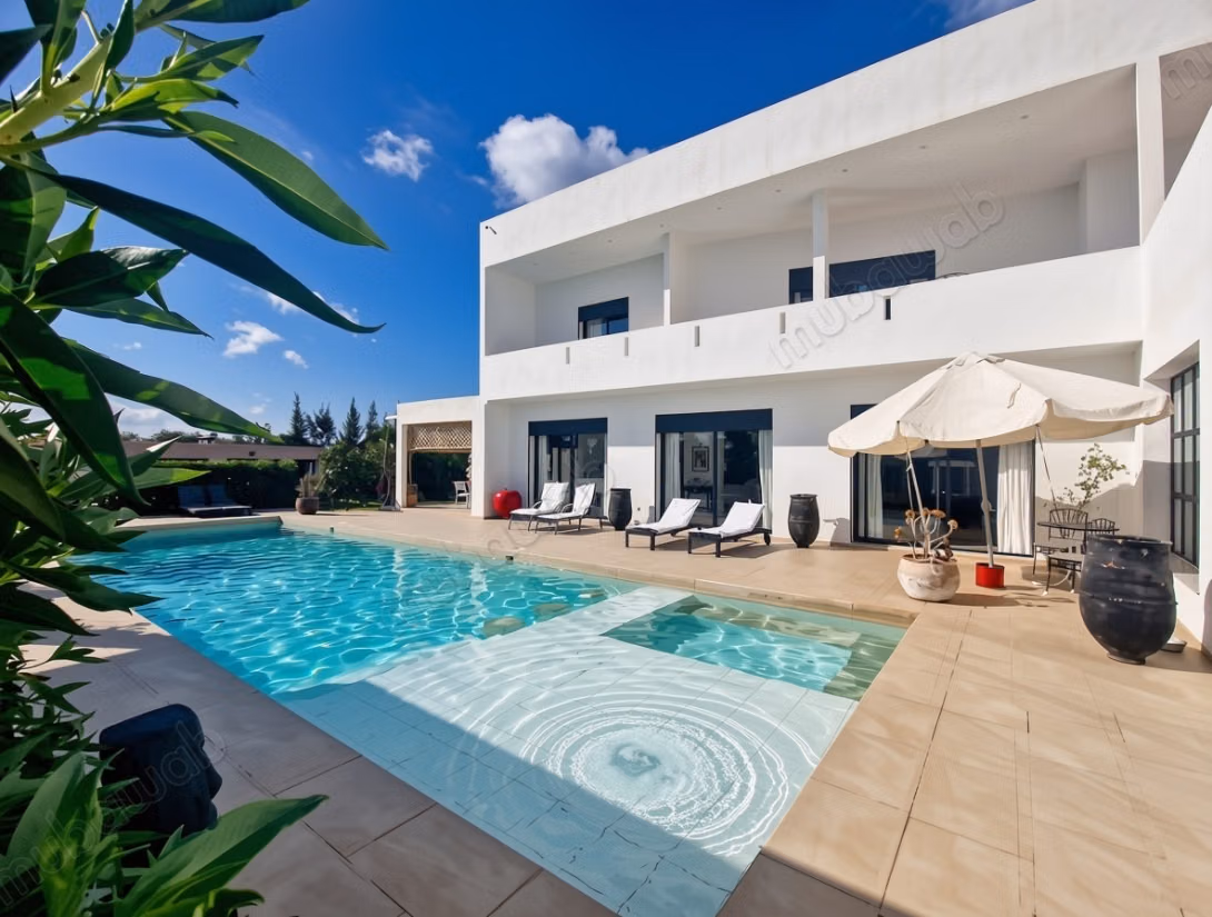 Sublime Villa avec piscine et magnifique jardin avec VNA