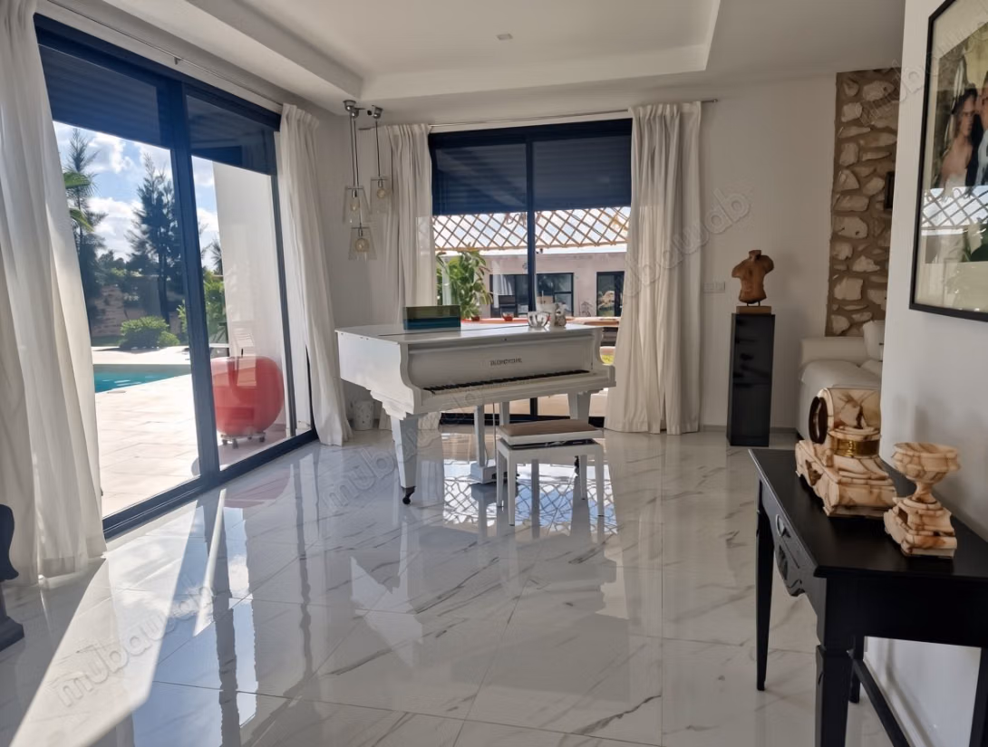 Sublime Villa avec piscine et magnifique jardin avec VNA